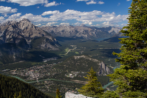 A view of the city of Banff from de Sulpher Mountain
