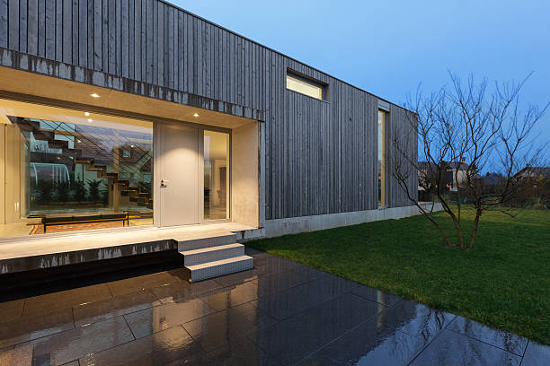 istock Entrance of a modern house 516364408