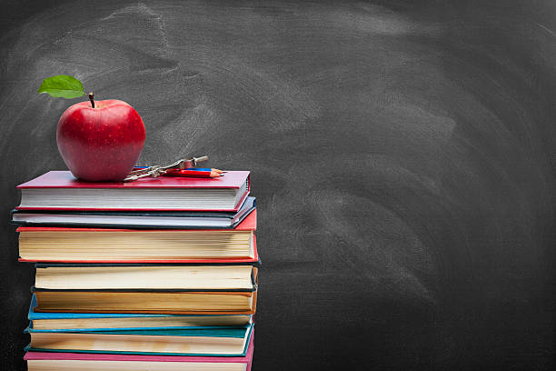 教育概念-黒板 - apple stack red fruit ストックフォトと画像