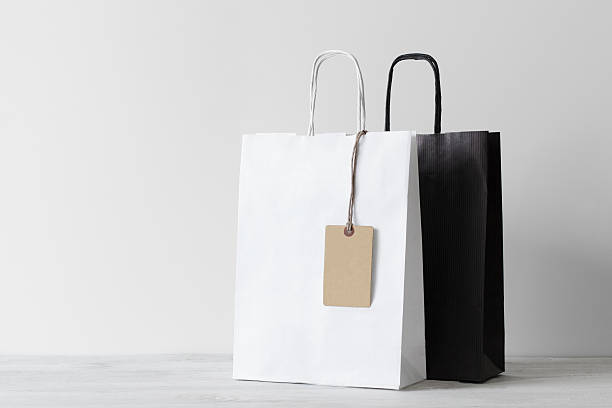 istock Two shopping bags with a blank tag 516389668