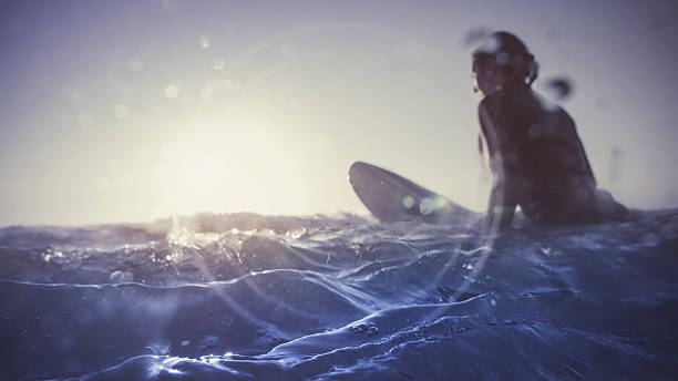 istock Summer is here: surfer girls in action 516389750