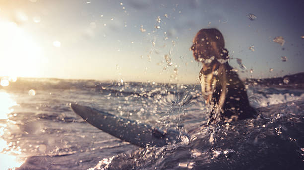 istock Summer is here: surfer girls in action 516390108