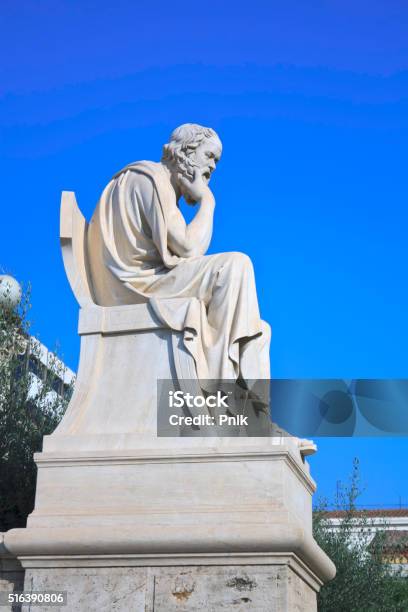 Estatua De Sócrates En Posición De Pensamiento Foto de stock y más banco de imágenes de Filósofo - Filósofo, Antiguo, Arqueología