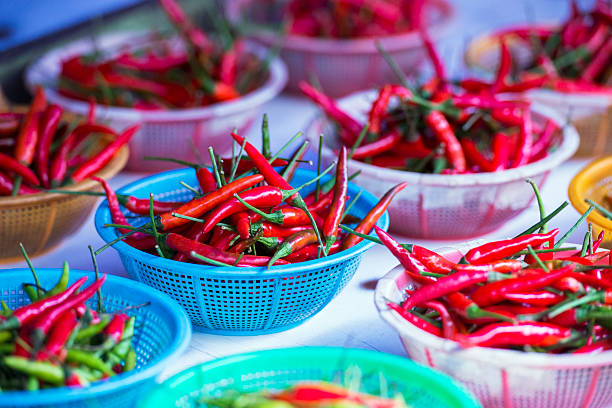 red hot chili peppers im khlong toey markt bangkok, thailand - khlong toei stock-fotos und bilder