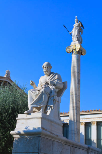 filósofo griego platón y estatuas atenea - plato philosopher statue greek culture fotografías e imágenes de stock