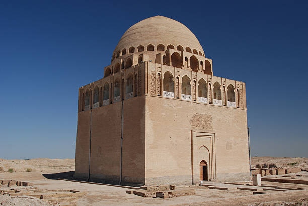 istock Mausoleum of Sultan Sanjar in Merv 516393712