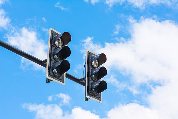 istock image of traffic light, the light is fail 516394167