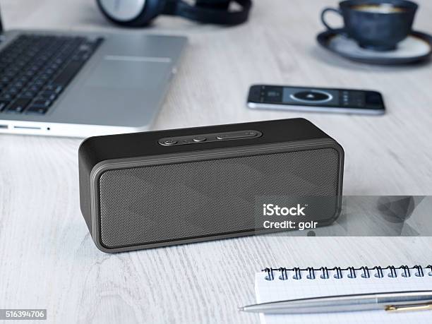 Ohne Mit Lautsprecher Stockfoto und mehr Bilder von Lautsprecherbox - Lautsprecherbox, Bluetooth, Drahtlose Technologie