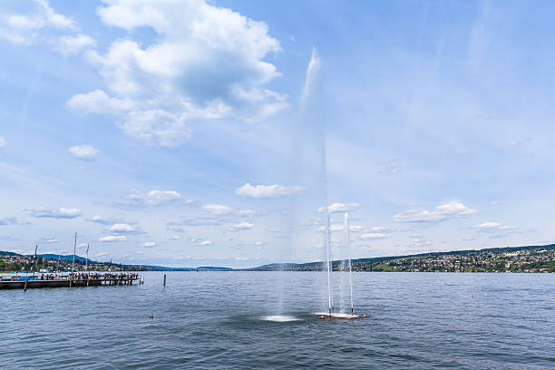 istock Fountain on Zurich lake 516398174