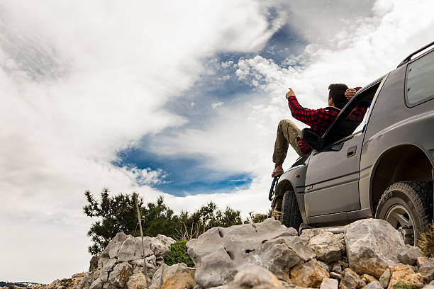 istock On the edge of a cliff 516399004