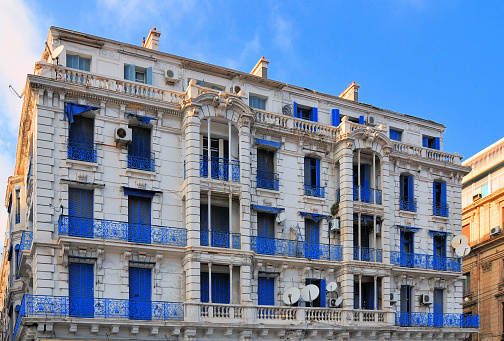 Algiers, Algeria: French colonial architecture from the Napoleon III period - boulevard Zirout Youcef - former Bd Carnot - white and blue facade - photo by M.Torres