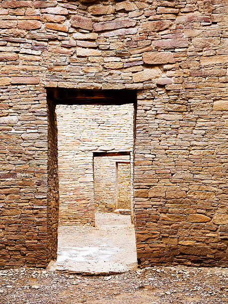 mansão de tijolos de chaco canyon - ancient pueblo peoples - fotografias e filmes do acervo