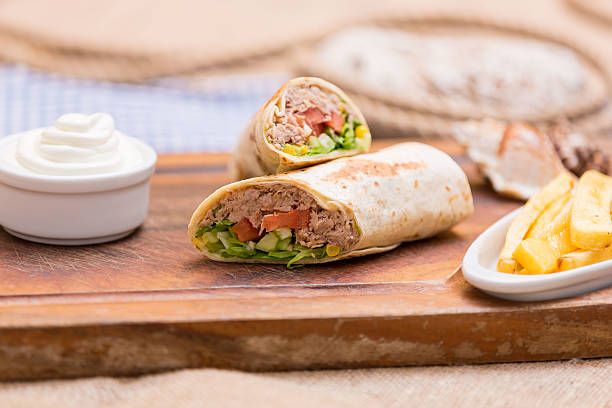 マグロのラップサンドイッチ - tuna salad sandwich ストックフォトと画像