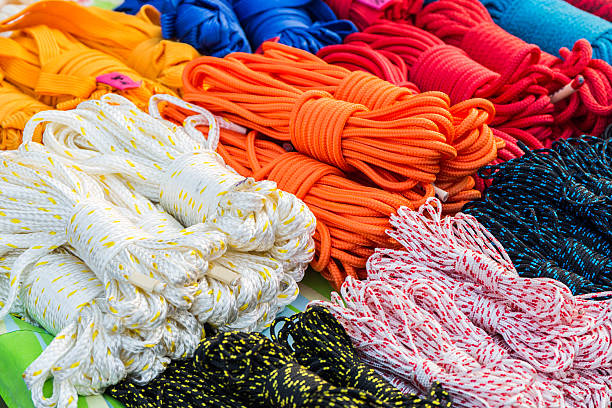 pile de corde de nylon, enroulé. - nylon photos et images de collection