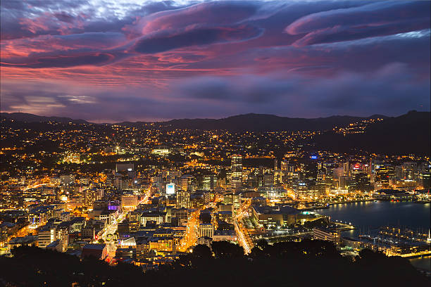 огни города веллингтон - wellington new zealand стоковые фото и изображения