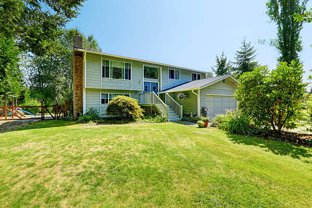 istock Countryside real estate. Old big house with large front yard 516424597