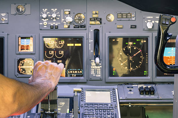 함장 손으로 가속 굴절률은 조절판 (commercial airliner - cockpit pilot airplane aerospace industry 뉴스 사진 이미지