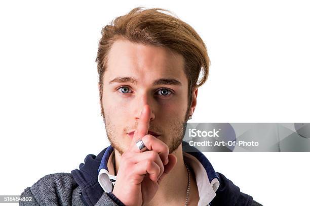 Attraktive Junge Mann Gestikulieren Maismehl Oder Stille Stockfoto und mehr Bilder von Blaue Augen