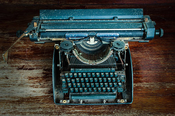 old typewrite - computer key old fashioned retro revival alphabet imagens e fotografias de stock