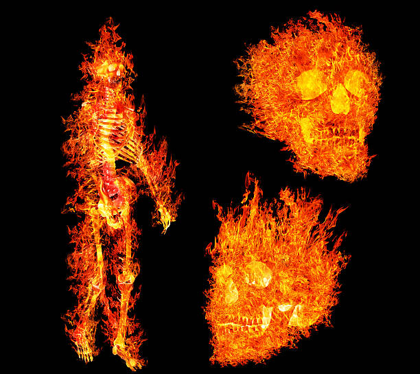 menschliches skelett ans totenkopf in flammen auf, isoliert auf schwarz - inferno fire flame skull stock-fotos und bilder