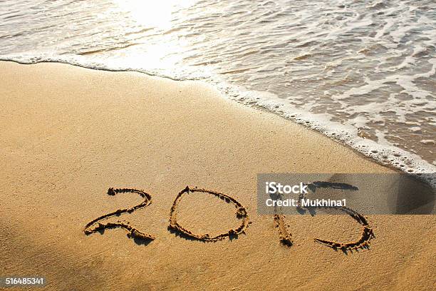 Año 2015 En La Playa Arenosa Por Escrito Foto de stock y más banco de imágenes de 2015 - 2015, Aire libre, Arena