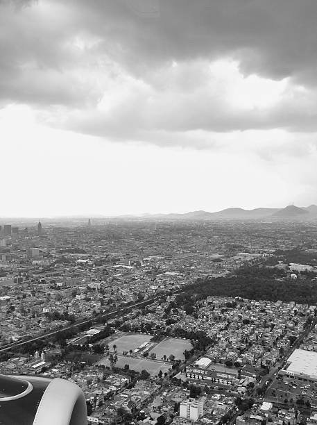 istock Landing in Mexico City 516487963