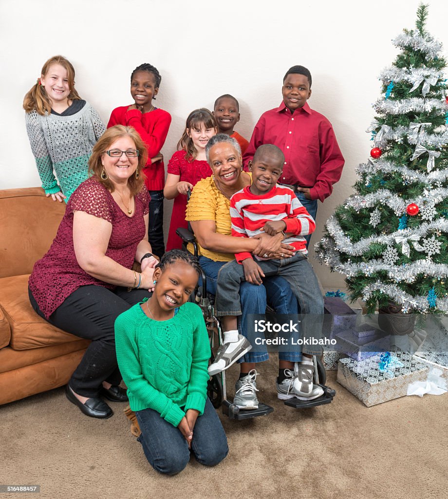 Porträt der Familie Gruppe von Weihnachtsbaum - Lizenzfrei Andersfähigkeiten Stock-Foto