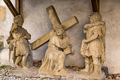 jesus-christus-mit-kreuz.jpg?b=1&s=170x170&k=20&c=s5aDnYvWFPC05cXzy_CTXSqa_bIg8lm6V7R0QJkwTfY=