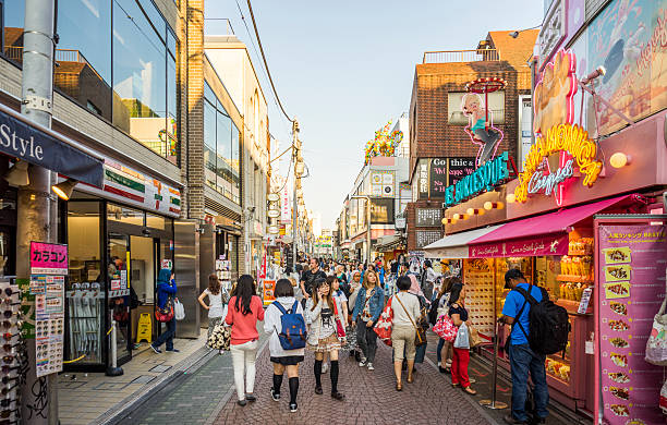 harajuku-takeshita rue. tokyo, au japon. - day architecture asia asian culture photos et images de collection