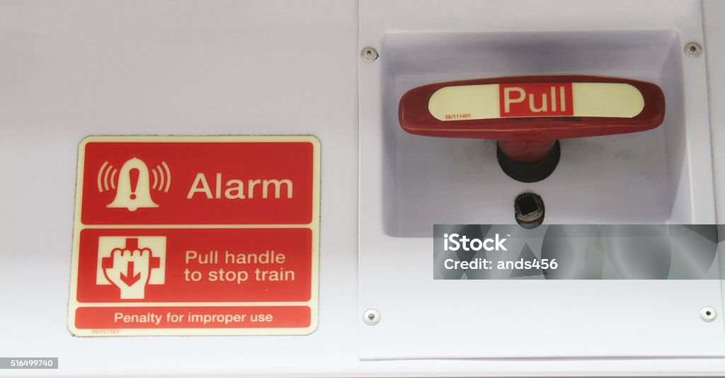 Clip vlinder Uitgaand nicotine Emergency Stop Alarm And Handle On Train Stock Photo - Download Image Now -  Alarm, Handle, Train - Vehicle - iStock