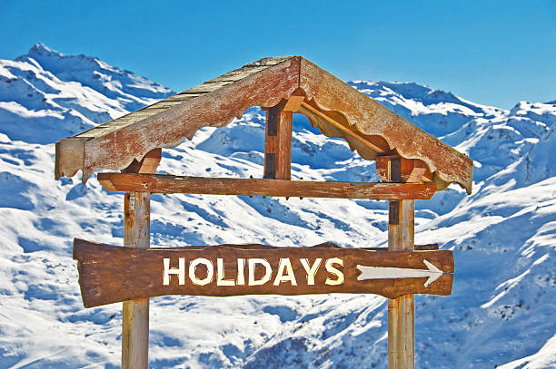 istock Rustic wooden sign direction holidays, snowy mountain landscape 516506539