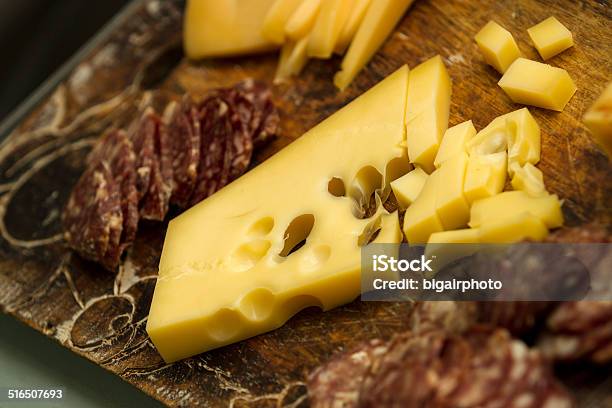 Queso Y Salame Foto de stock y más banco de imágenes de Alimento - Alimento, Blanco - Color, Capas superpuestas