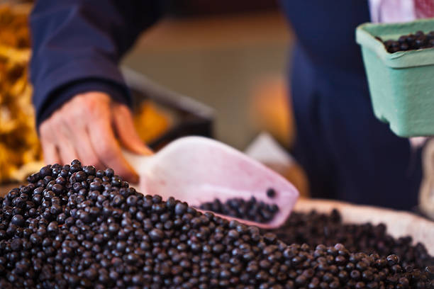 istock Blueberry selling in a market 516547005