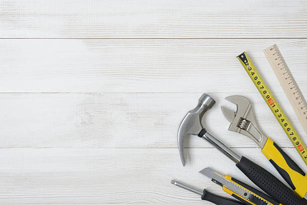 aufsicht bauarbeiten instrumente und werkzeuge auf hölzerne diy - home improvement carpentry construction work tool stock-fotos und bilder