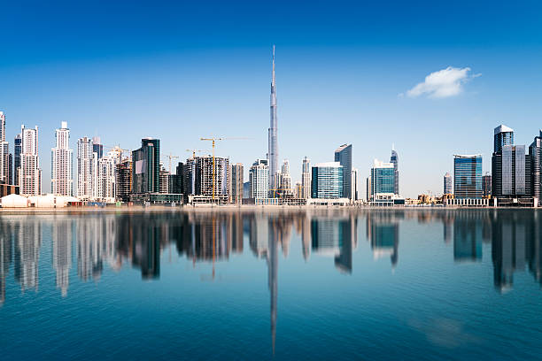 innenstadt von dubai - burj khalifa stock-fotos und bilder