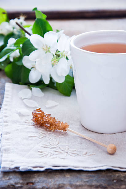 taza de té verde y flores - green tea cherry blossom china cup fotografías e imágenes de stock