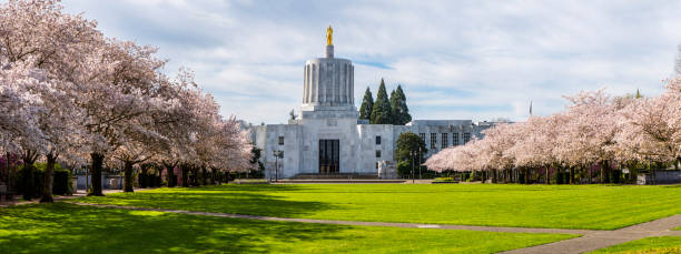 istock Panoramic View of Oregon State Capital Building 516553984