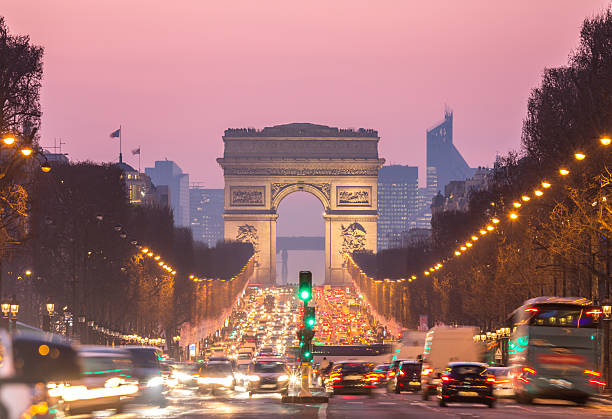 arco di trionfo degli champs-élysées parigi, francia - arc arc de triomphe paris france street foto e immagini stock