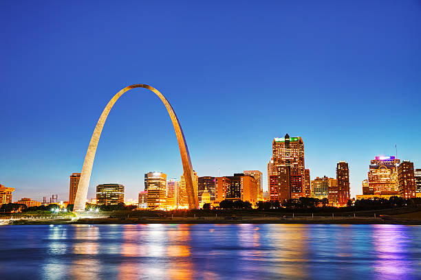 El centro de la ciudad de St Louis, Missouri, en el antiguo Palacio de Justicia - foto de stock