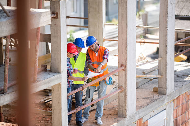 istock Young architect give suggestion to colleagues 516608844