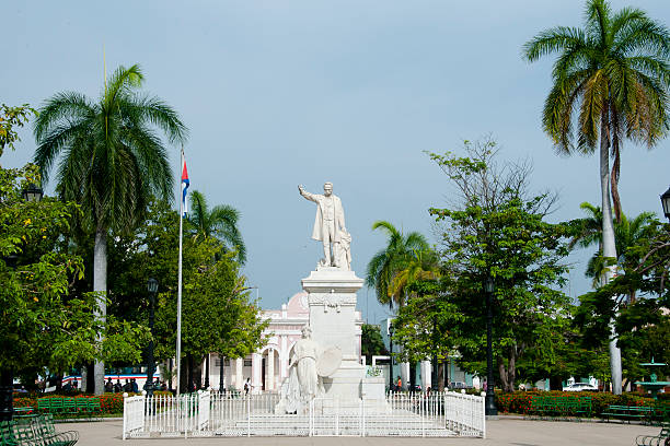 istock Jose Marti Statue - Cienfuegos - Cuba 516630568