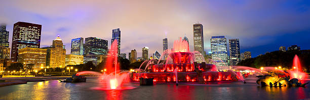 istock Chicago skyline and Buckingham Fountain 516632973