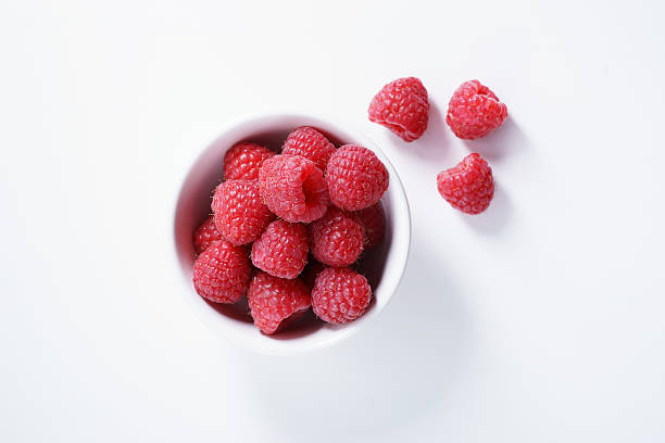 ラズベリー.新鮮なベリー - organic raspberry ストックフォトと画像