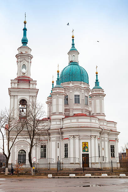 iglesia ortodoxa rusa fachada.  la catedral st.catherine yamburg - villa rinaldi fotografías e imágenes de stock