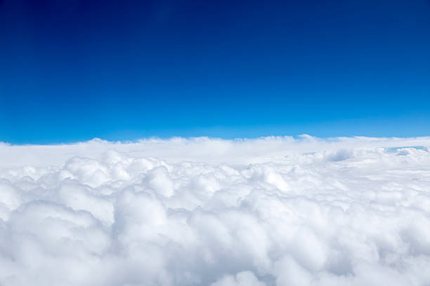 por encima de las nubes - cloud cloudscape above pattern fotografías e imágenes de stock