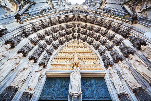 portal e esculpir - catedral de colónia imagens e fotografias de stock
