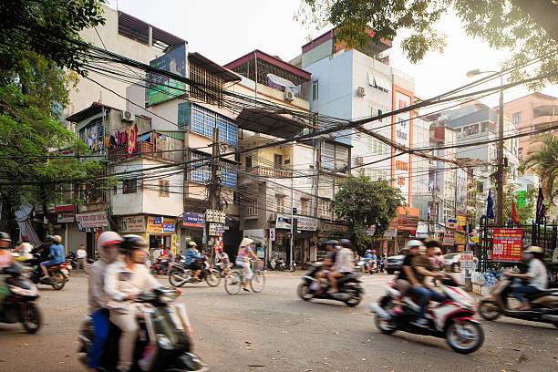 mañana tráfico en lo duc calle en hanoi, vietnam - asia sudoriental fotografías e imágenes de stock