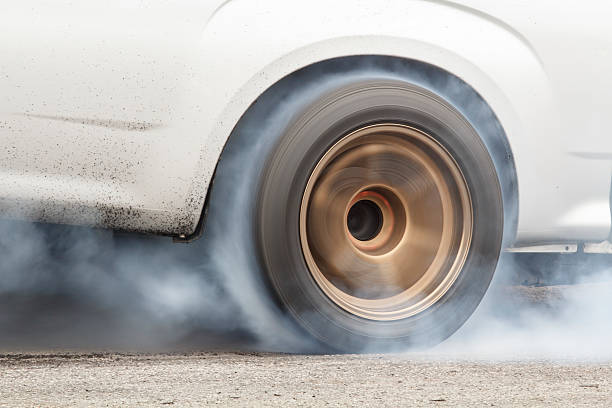 istock Car burns rubber off its tires for the race 516777509