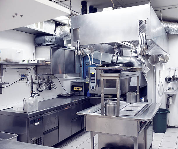 típica cozinha de um restaurante, imagem tonalizada - commercial kitchen restaurant retail stainless steel imagens e fotografias de stock