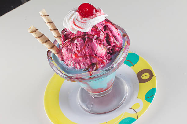 istock Red Fruits Sundae 516789148